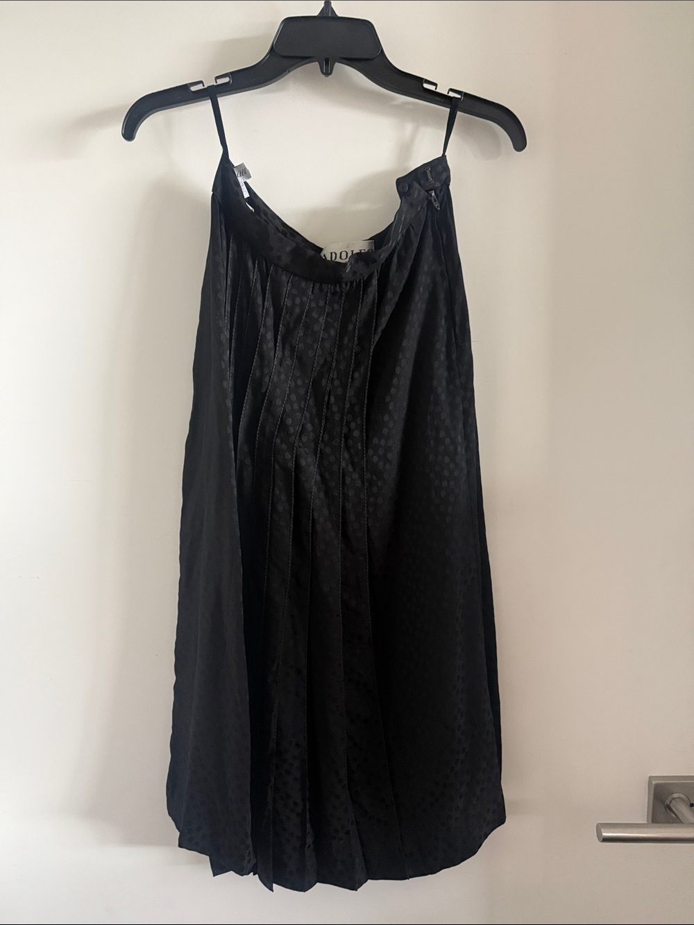 Adolfo Saks Fifth Ave Black Silk Pleated skirt midi size medium